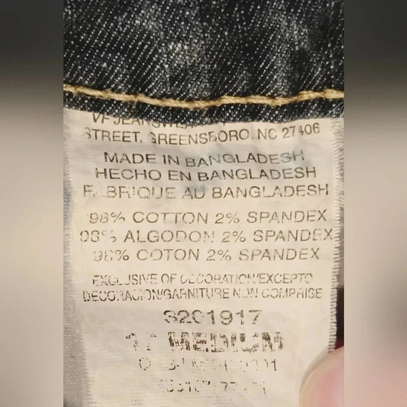 Lee, Size 10, Medium Wash Denim Capris - Picture 6 of 7